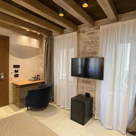 Luxury Ma De Dominis